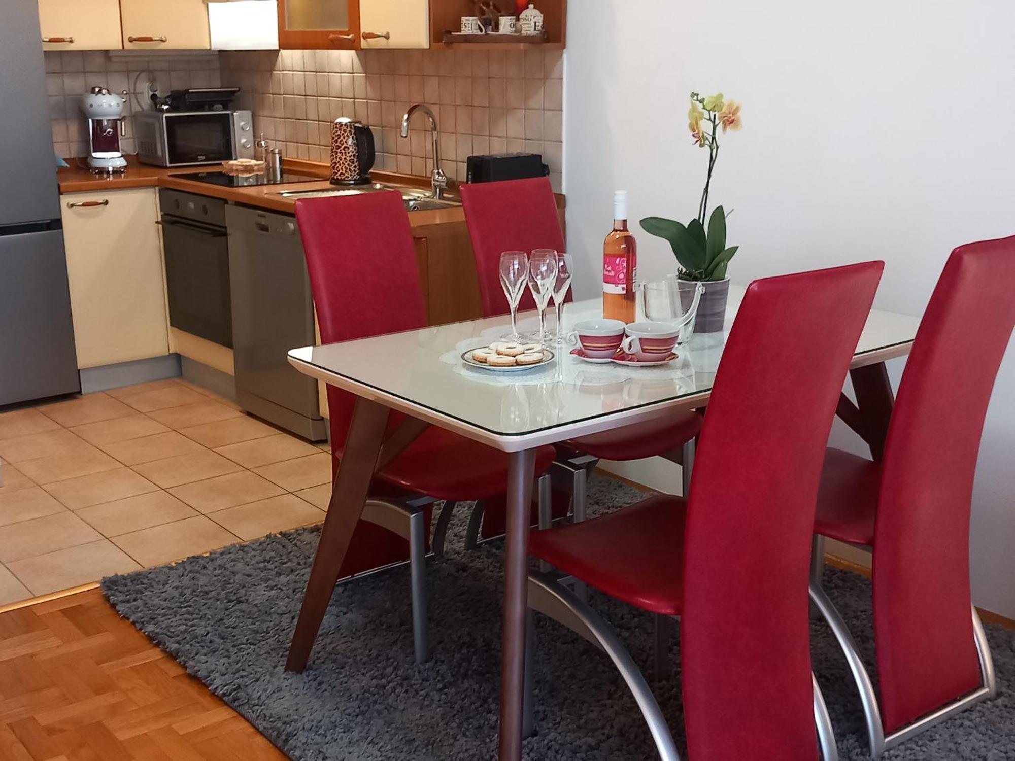 Apartment Harmony - Pleasant And Comfortable Place With A Balcony And A Secured Garage Split Ngoại thất bức ảnh