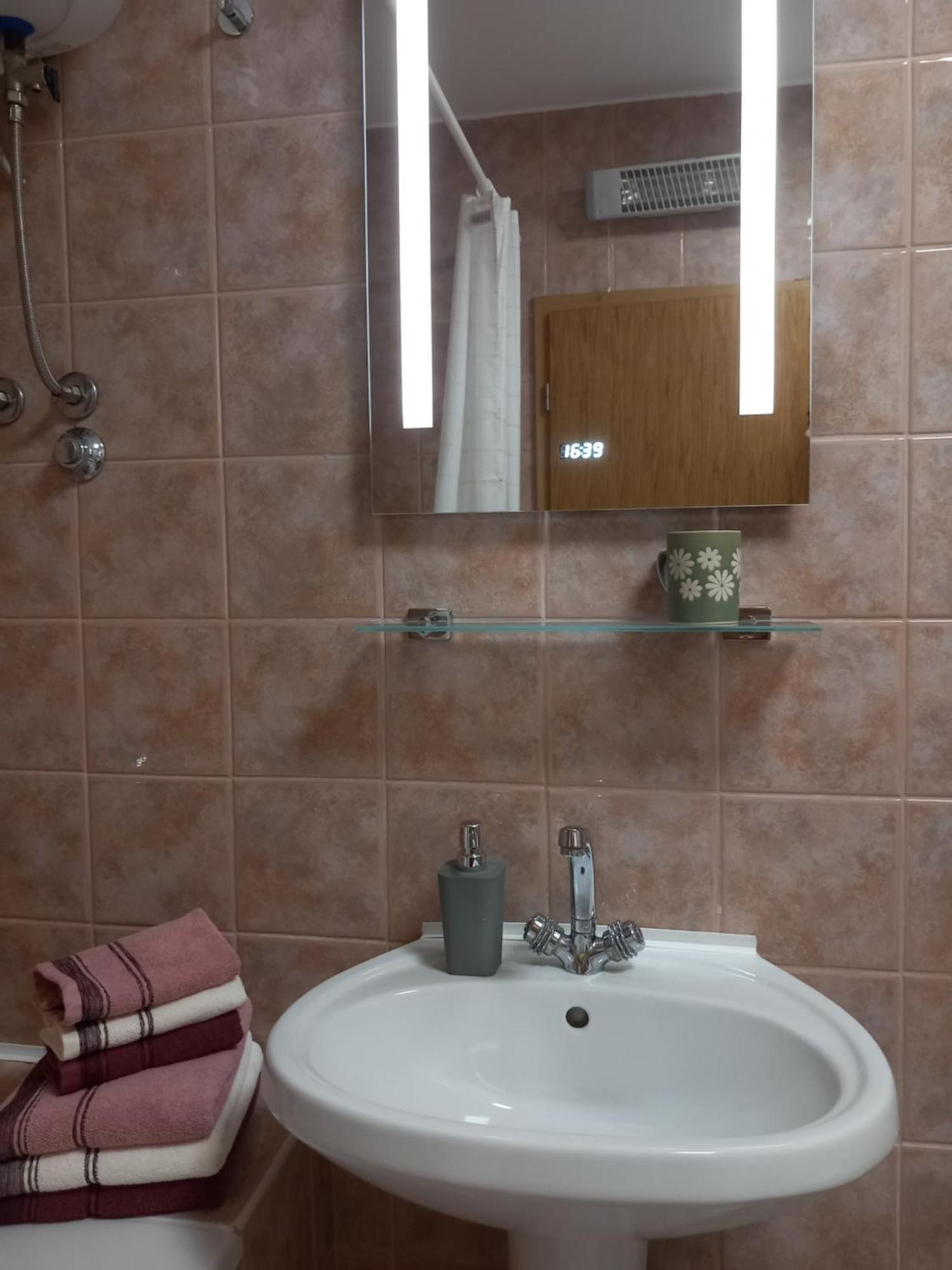 Apartment Harmony - Pleasant And Comfortable Place With A Balcony And A Secured Garage Split Ngoại thất bức ảnh