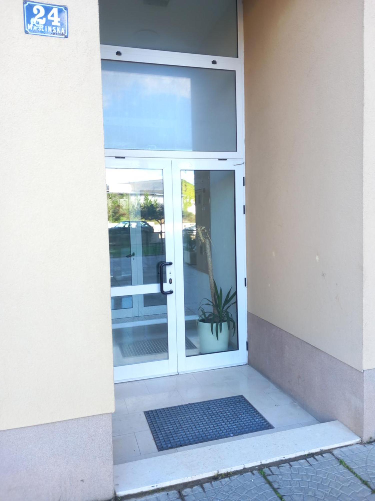 Apartment Harmony - Pleasant And Comfortable Place With A Balcony And A Secured Garage Split Ngoại thất bức ảnh