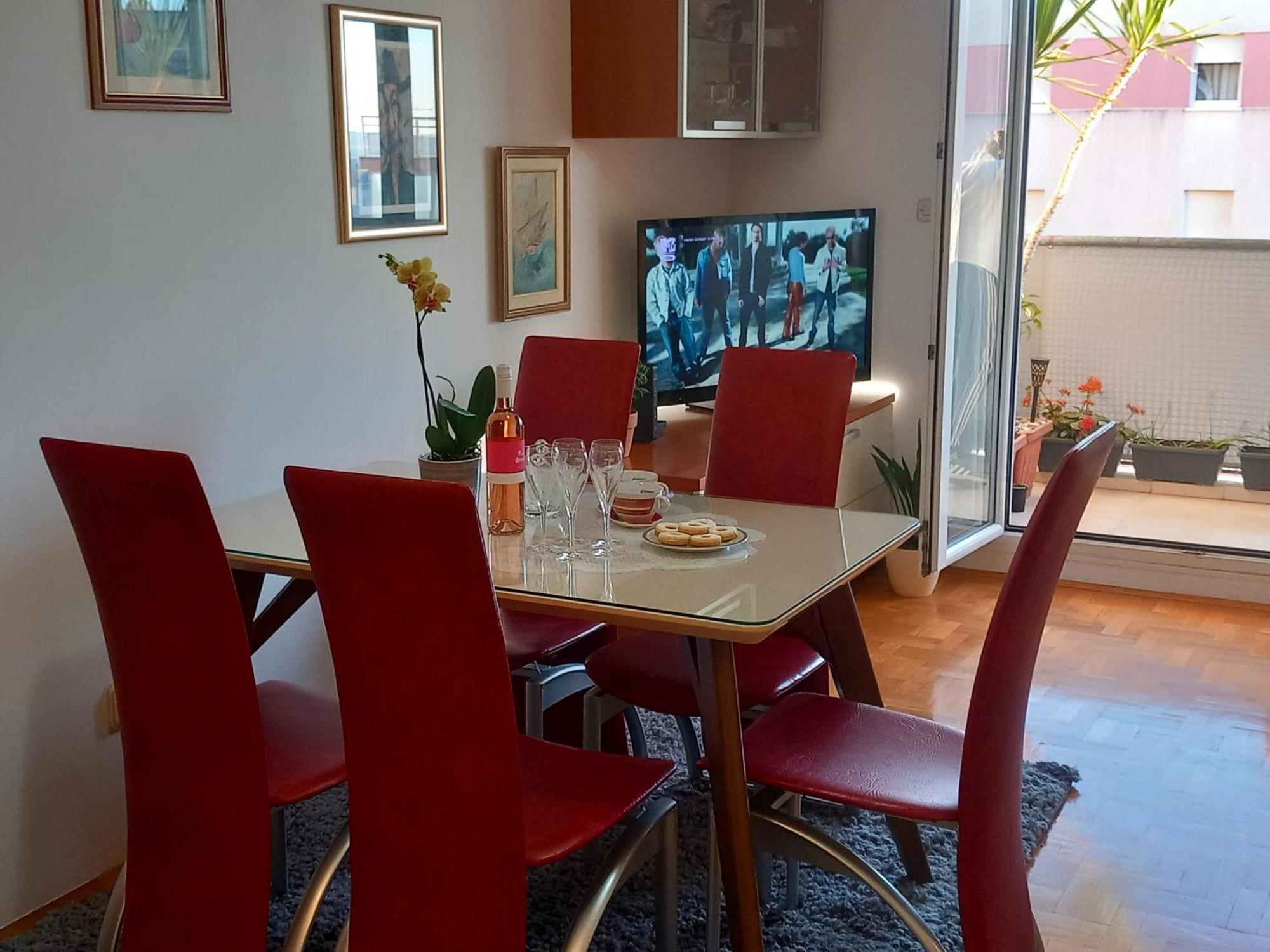 Apartment Harmony - Pleasant And Comfortable Place With A Balcony And A Secured Garage Split Ngoại thất bức ảnh