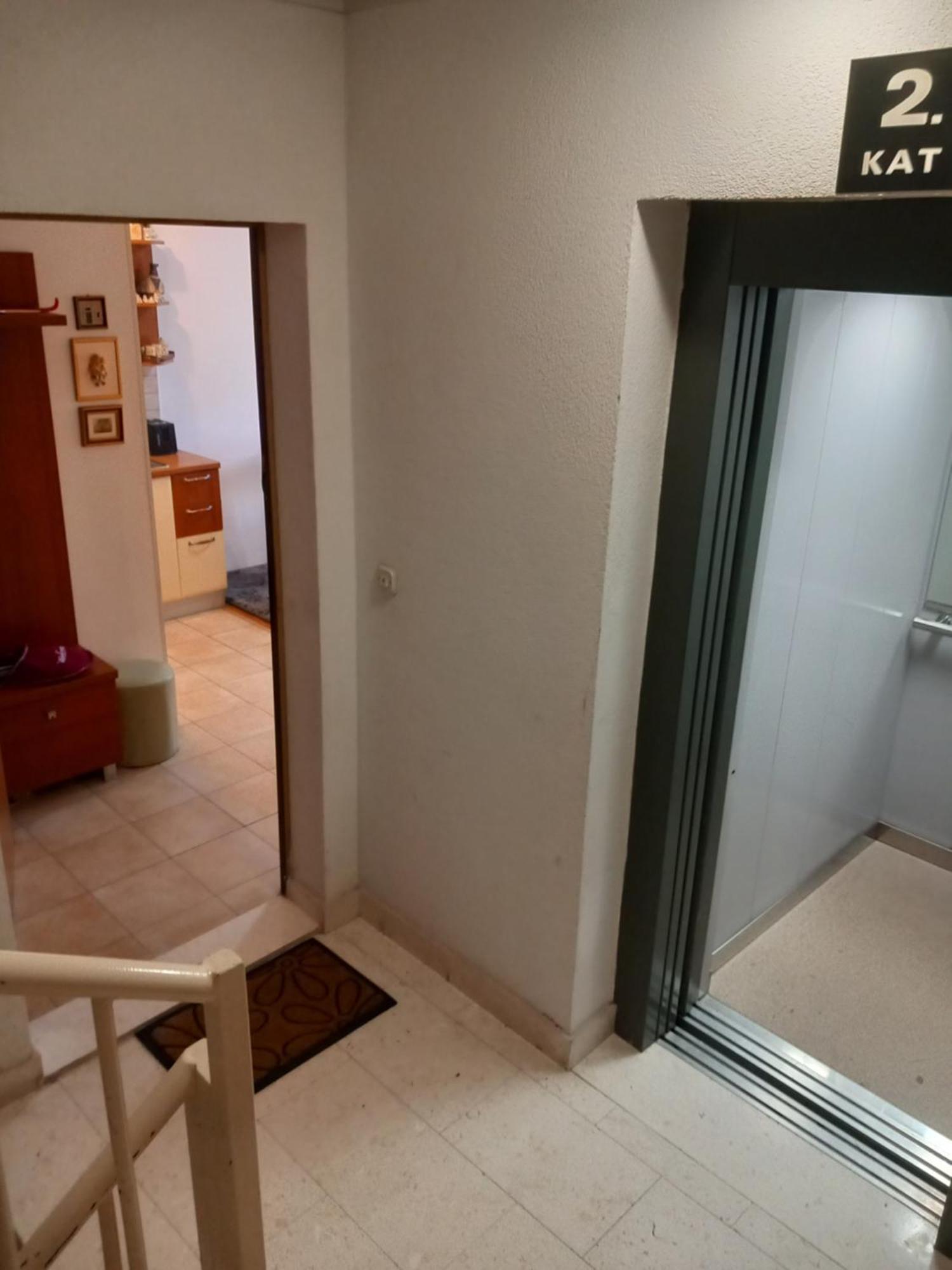Apartment Harmony - Pleasant And Comfortable Place With A Balcony And A Secured Garage Split Ngoại thất bức ảnh
